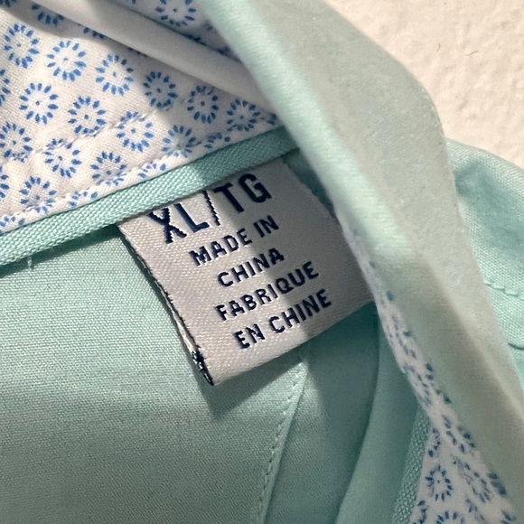 Tommy Bahama Men’s Ombré Silk Blend Button Up Top - XL - Picture 8 of 9